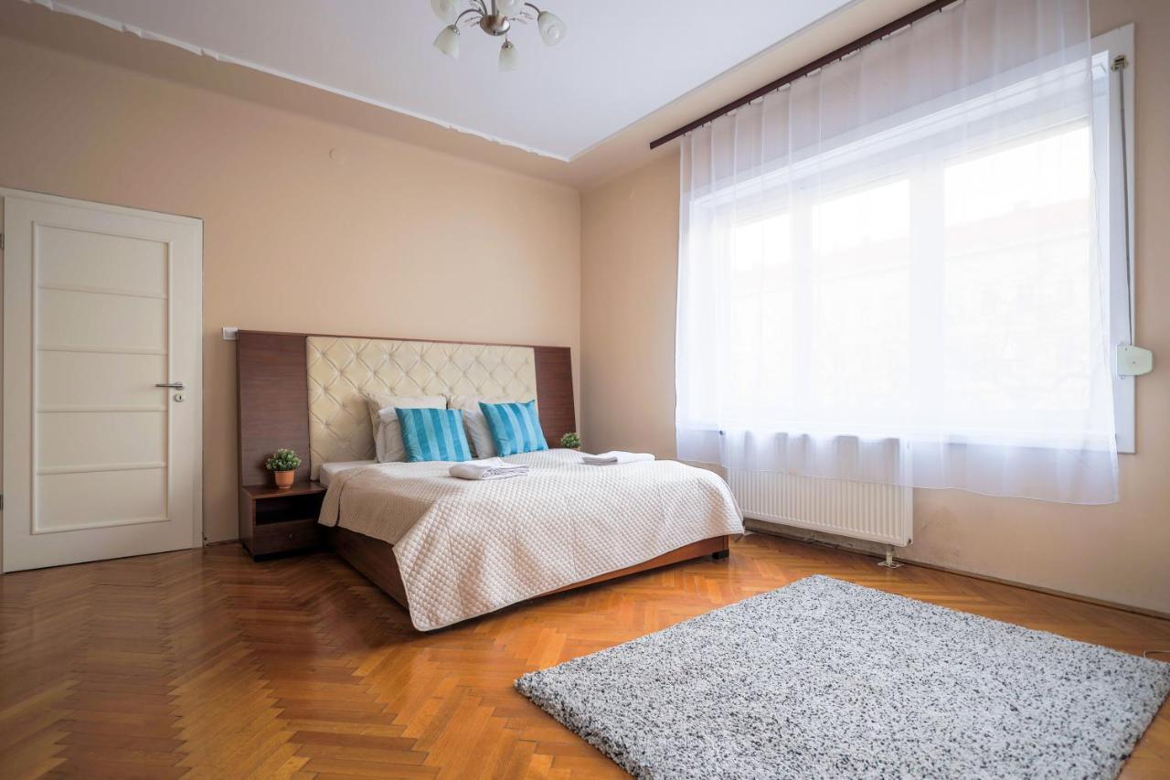 Downtown Vintage Home By Bella บูดาเปสต์ ภายนอก รูปภาพ