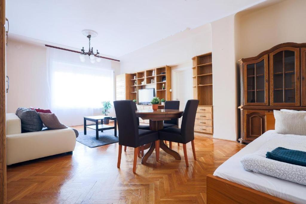 Downtown Vintage Home By Bella บูดาเปสต์ ภายนอก รูปภาพ